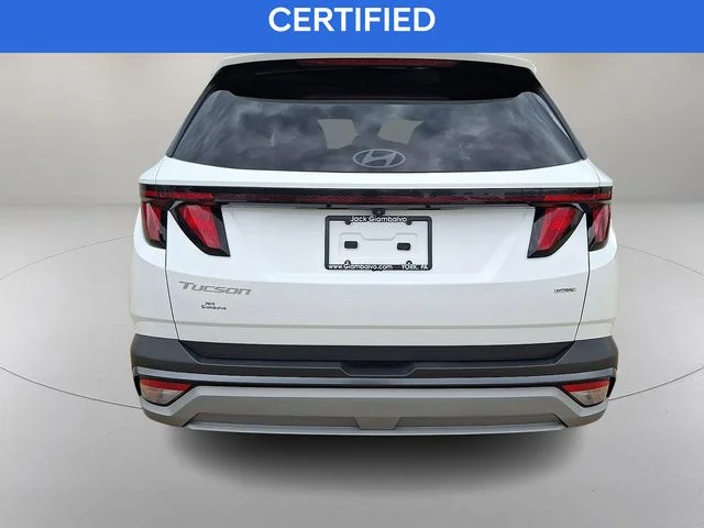 Used 2025 White Hyundai SEL image 9