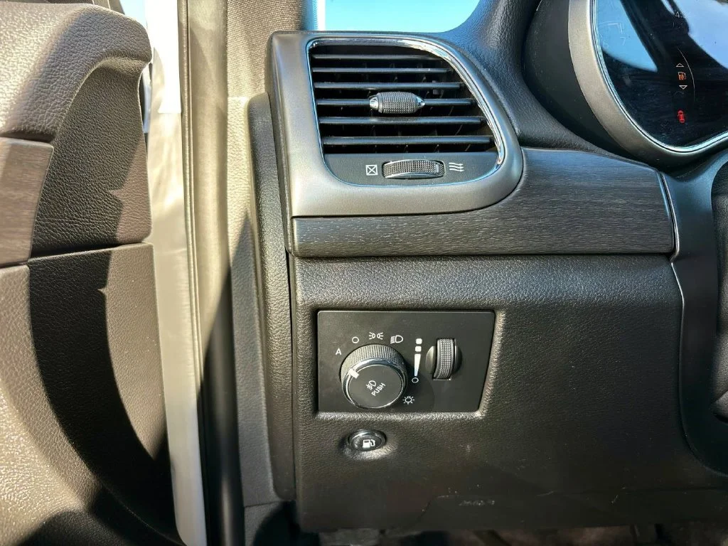 Used 2018 Bright White Clearcoat Jeep Altitude image 18