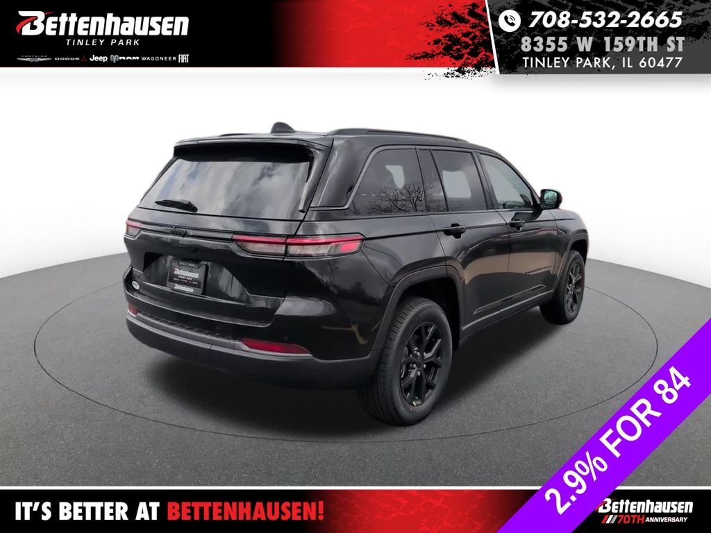 New 2026 Diamond Black Crystal Pearlcoat Jeep Altitude image 10