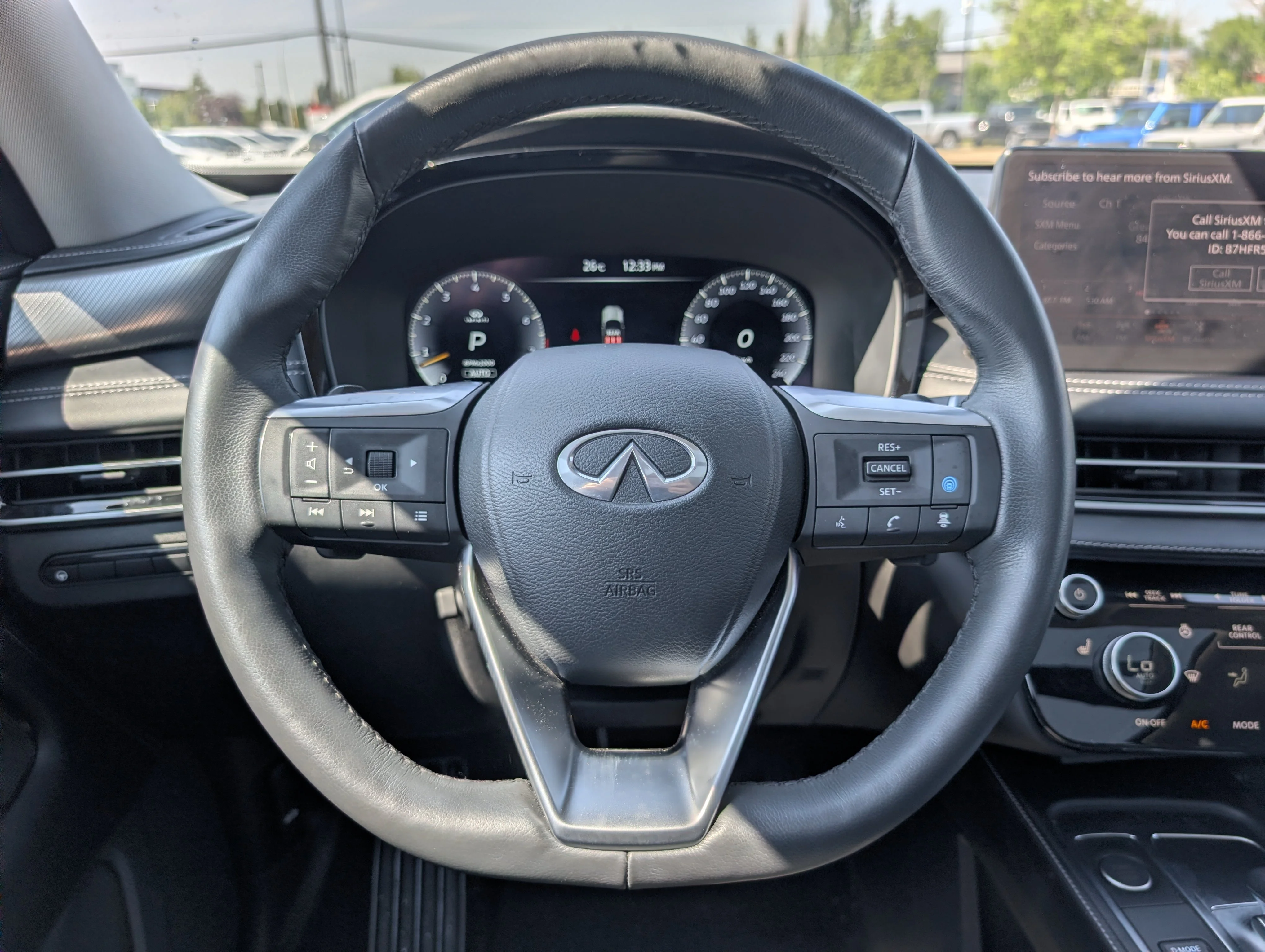 Used 2024 Glacier White INFINITI LUXE image 25