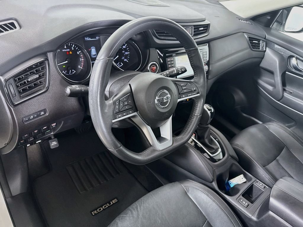 Used 2017 Pearl White Nissan SL image 9