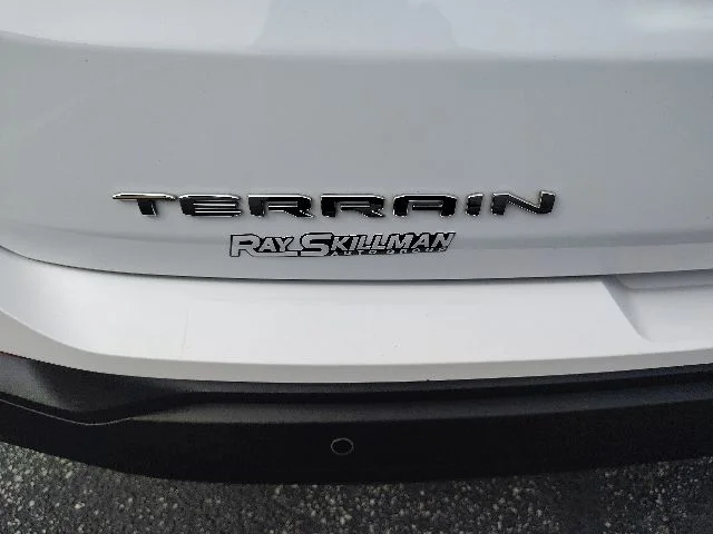 Used 2023 White GMC SLE image 30
