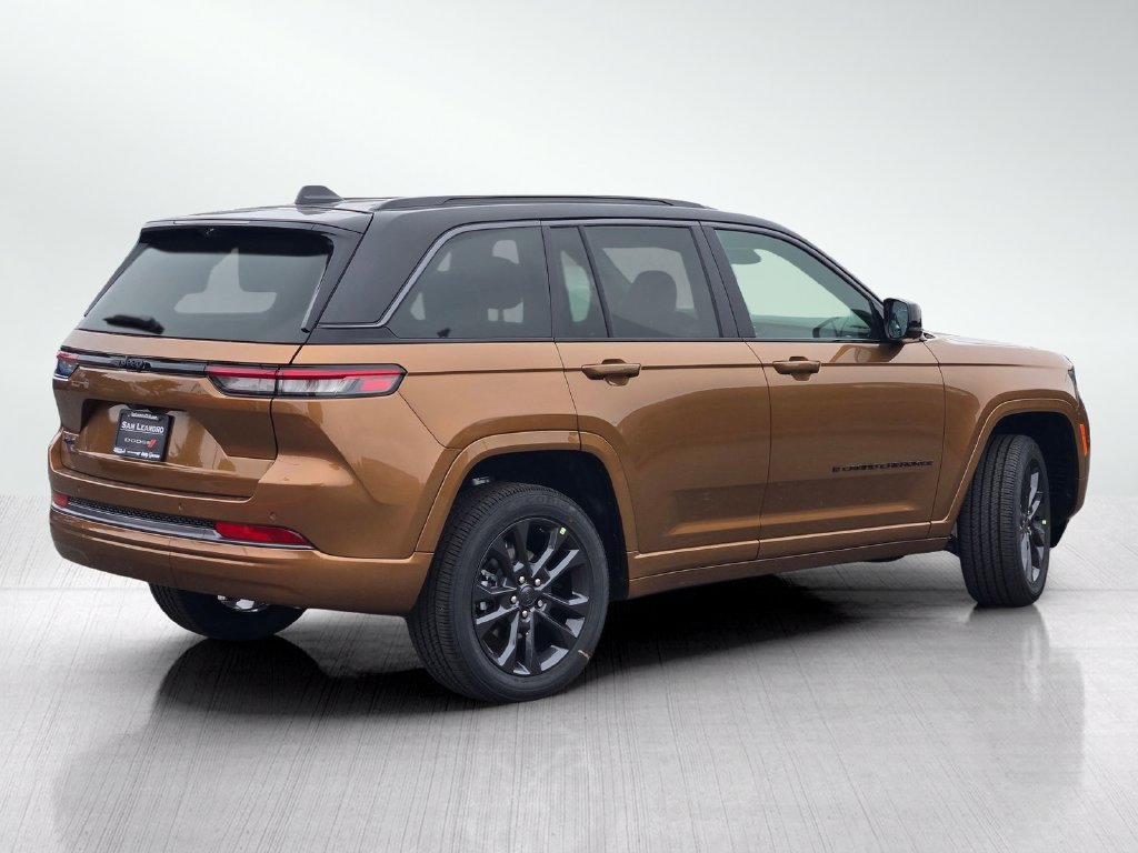 New 2026 Copper Shino Metallic Clear-Coat Exterior Paint Jeep Limited Reserve image 4