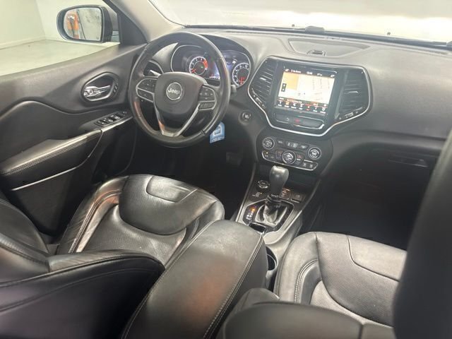 Used 2019 Silver Jeep Limited image 23