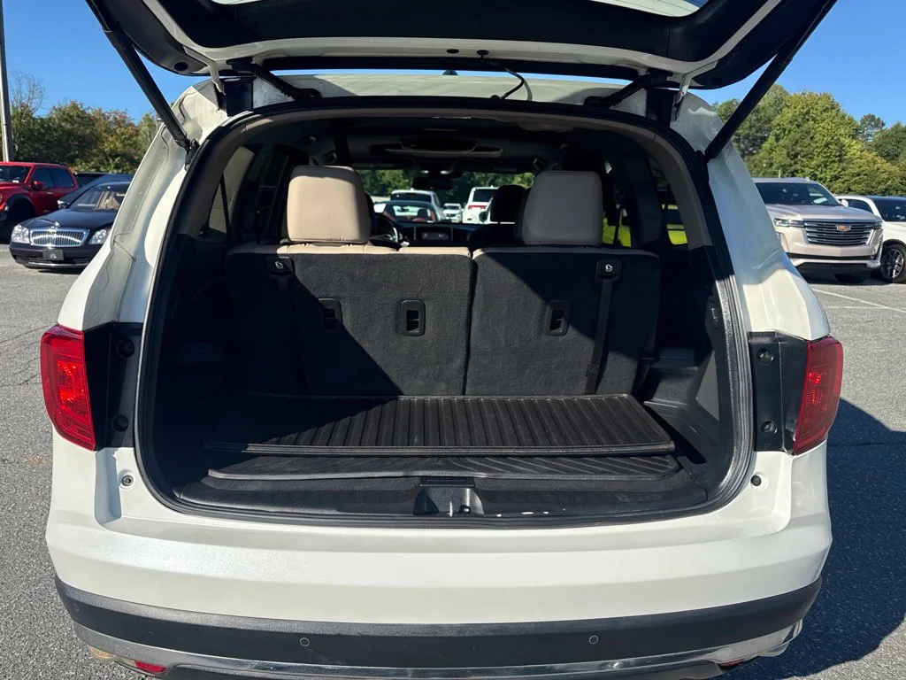 Used 2017  Honda Touring image 25
