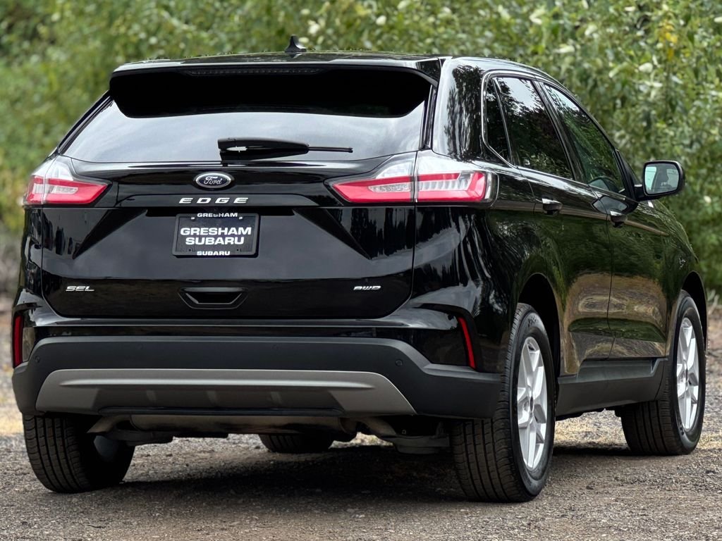 Used 2024 Black Metallic Ford SEL image 6