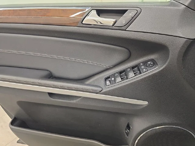 Used 2011 Arctic White Mercedes-Benz GL 450 image 34