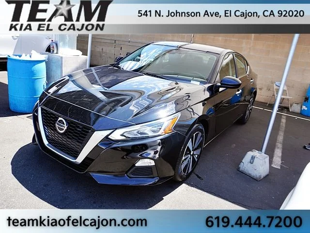 Used 2022 Black Nissan 2.5 SV image 1