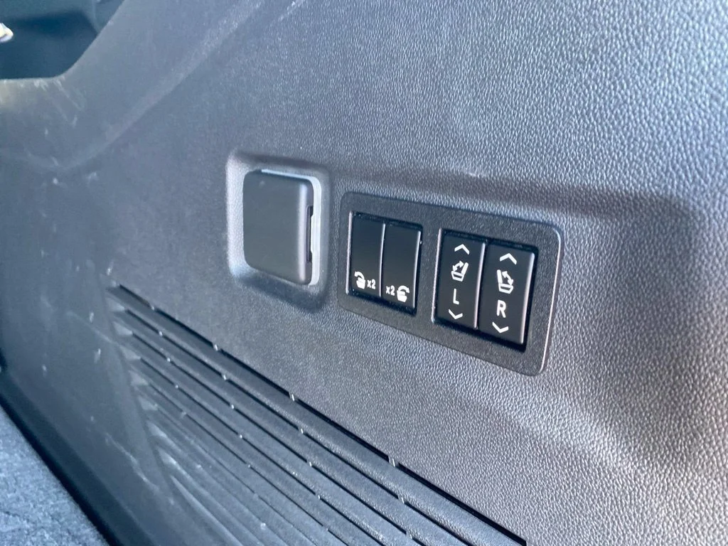 Used 2022 Hunter Metallic GMC Denali image 42