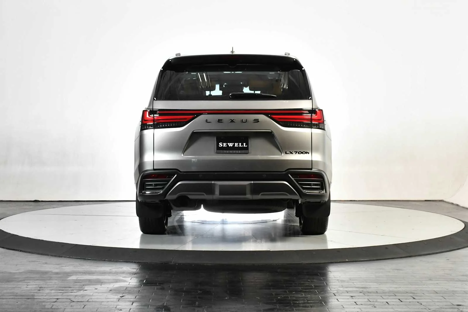 Used 2025 Atomic Silver Lexus Luxury image 4