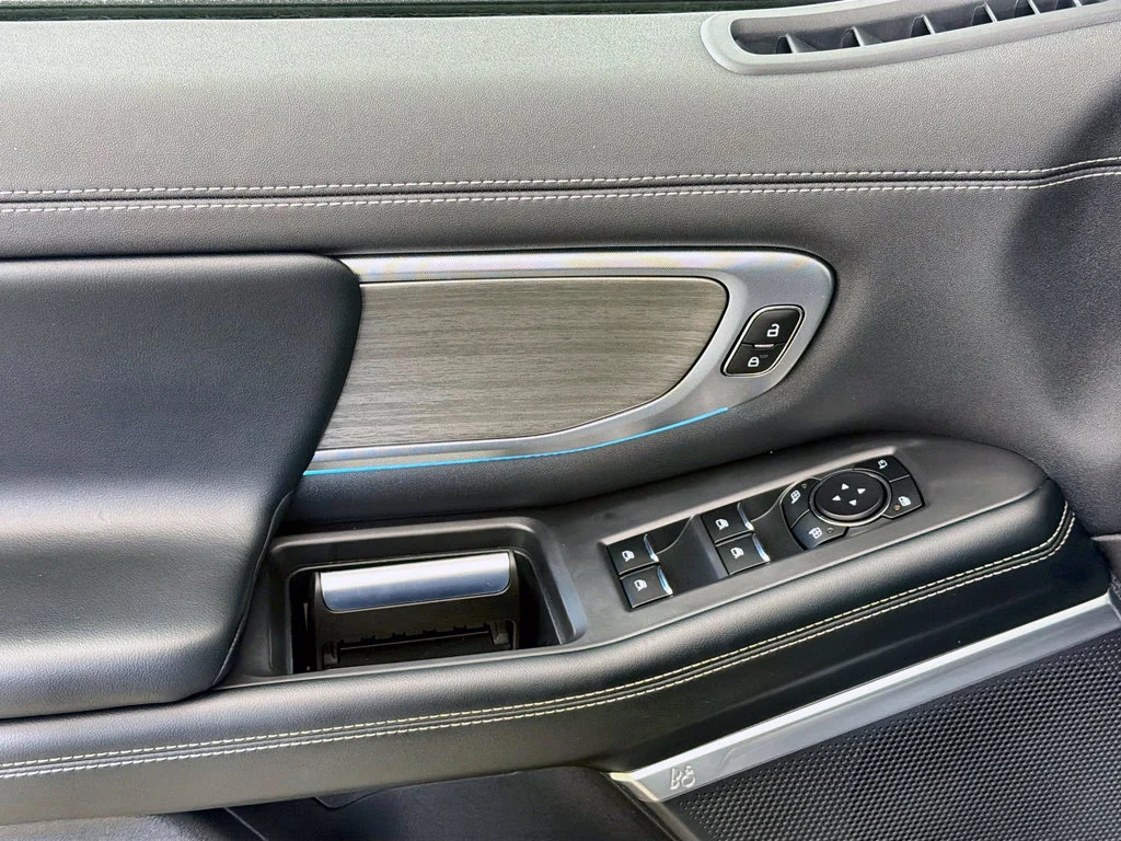 Used 2025 Gray Metallic Ford Platinum image 36
