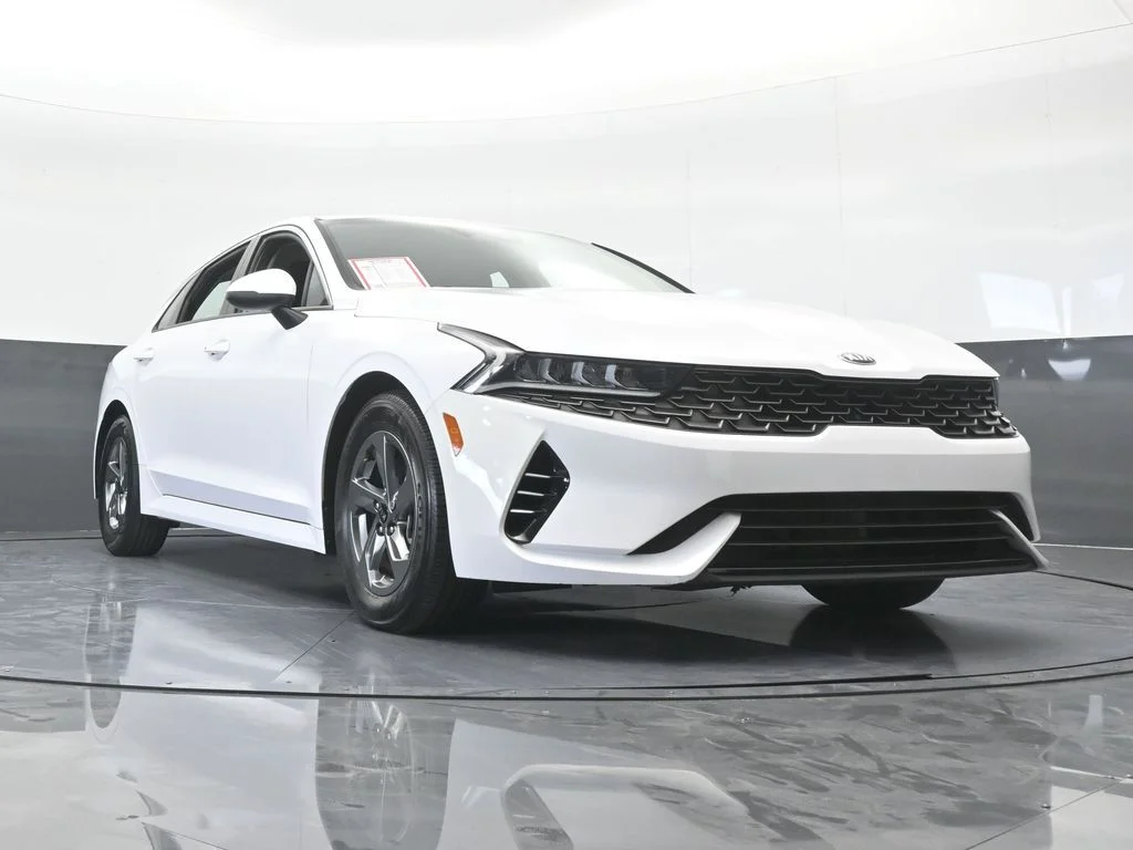 Used 2021 Glacial White Pearl Kia LXS image 66