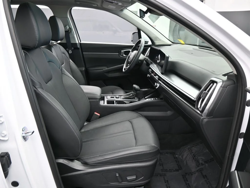 Used 2025 Glacial White Pearl Kia EX image 44