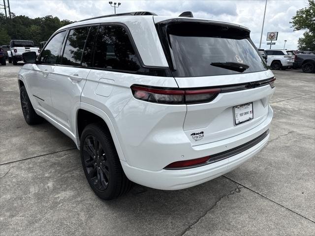 New 2026 Bright White Clear-Coat Exterior Paint Jeep Limited image 5