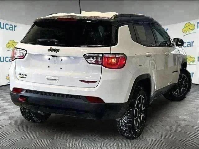 New 2026 Bright White Clear-Coat Exterior Paint Jeep Trailhawk image 7