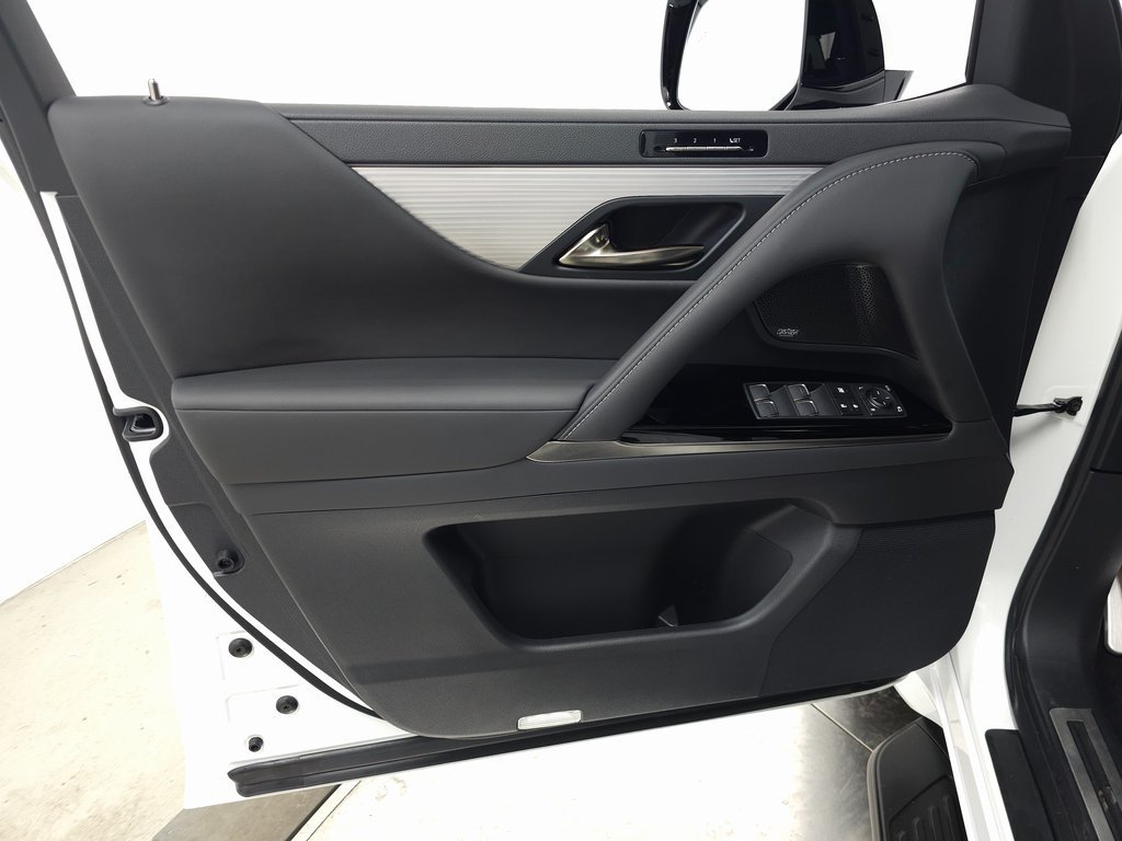 2025 LEXUS LX - Image 16