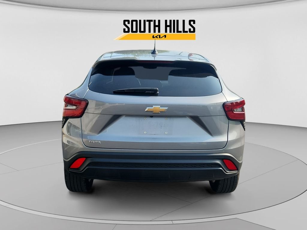 Used 2025 Gray Chevrolet LS image 4