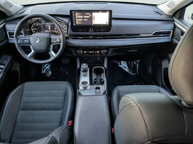 Used 2025 Black Mitsubishi SE image 13