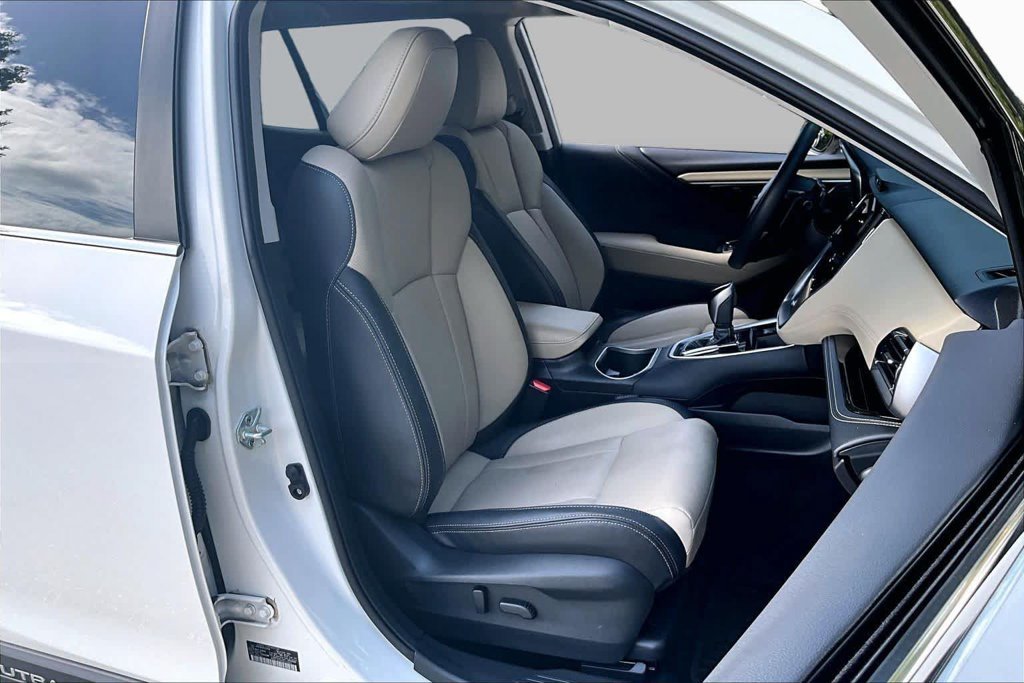 Used 2023 White Subaru Limited image 9