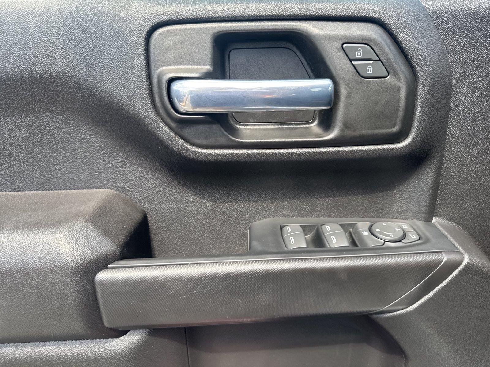 Used 2022 SILVER ICE METALLIC Chevrolet Custom image 17