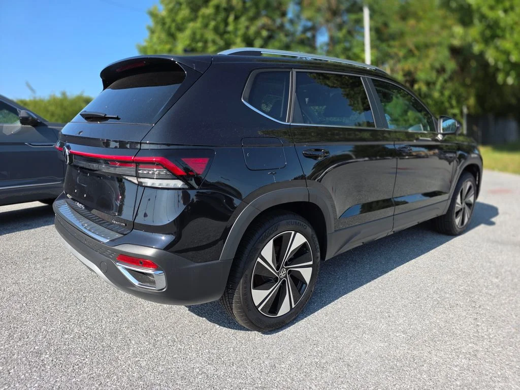 New 2026 Deep Black Pearl Volkswagen 1.5T SE image 7