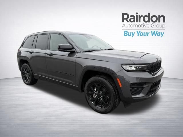 Used 2025 Baltic Gray Metallic Clearcoat Jeep Altitude image 1