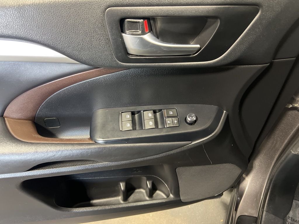 Used 2019 Gray Toyota XLE image 11