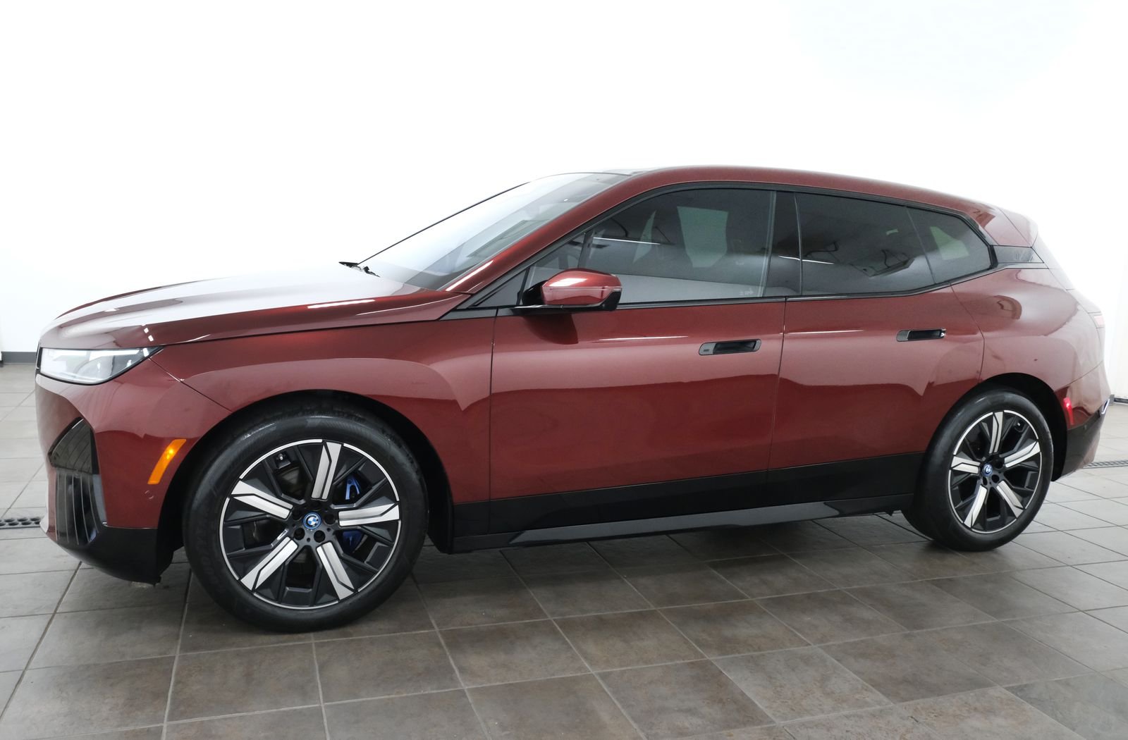 Used 2022 BMW iX Base with VIN WB523CF0XNCK45656 for sale in Elmhurst, IL