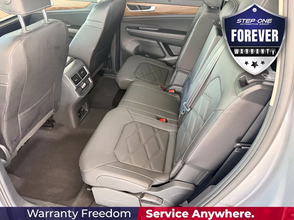 Used 2025 Black Volkswagen 2.0T SE w/Technology image 29