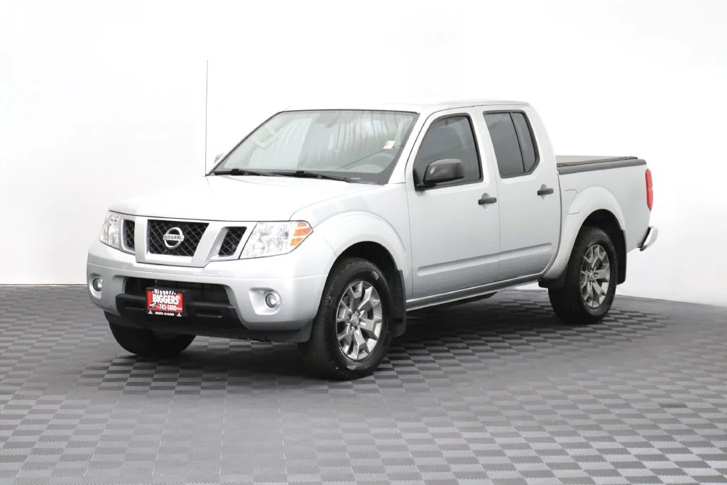Used 2021 Silver Nissan SV image 3