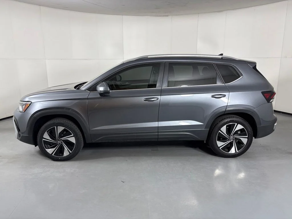 Used 2025 Gray Volkswagen 1.5T SE image 4
