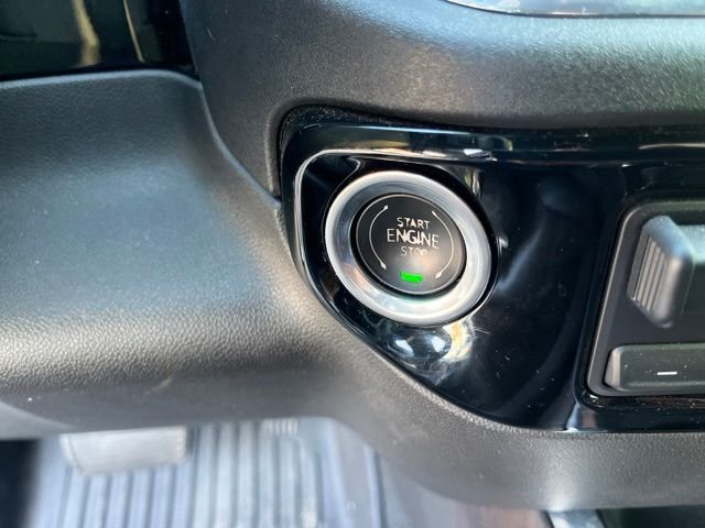 Used 2024 White GMC SLT image 22