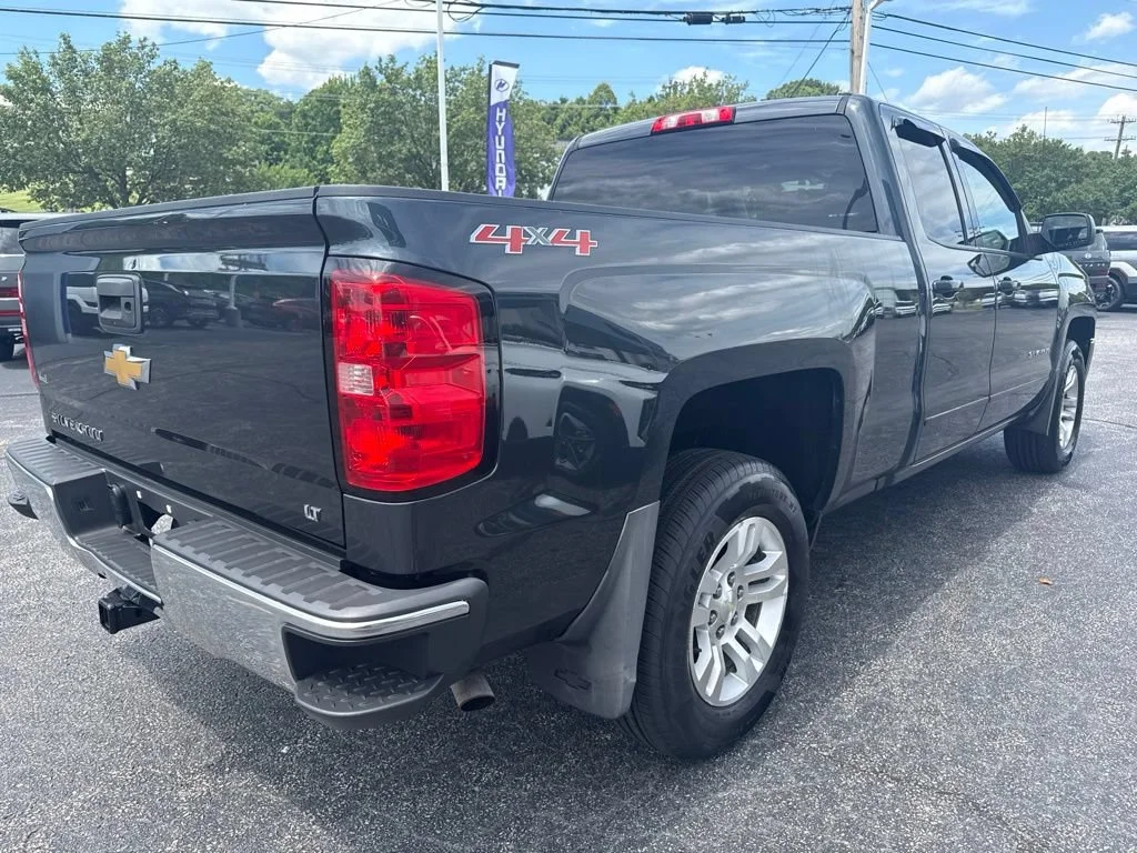 Used 2017 GRAPHITE METALLIC Chevrolet LT image 5