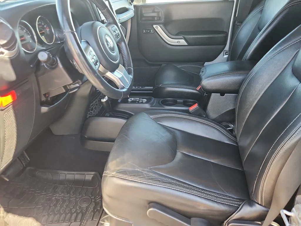 Used 2016 Silver Jeep Rubicon image 7