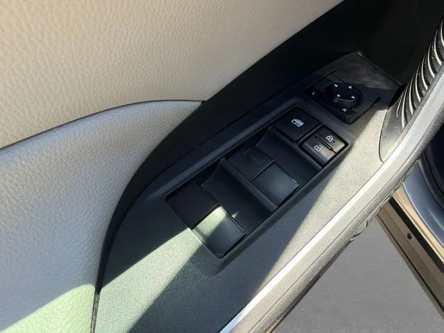 Used 2020 Silver Toyota XLE image 18