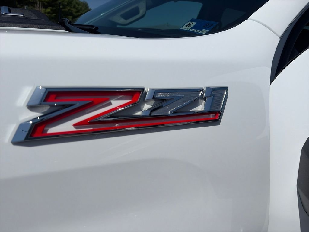 Used 2025 White Chevrolet Custom image 36