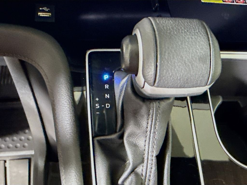 Used 2025 Wind Chill Pearl Toyota Platinum image 17