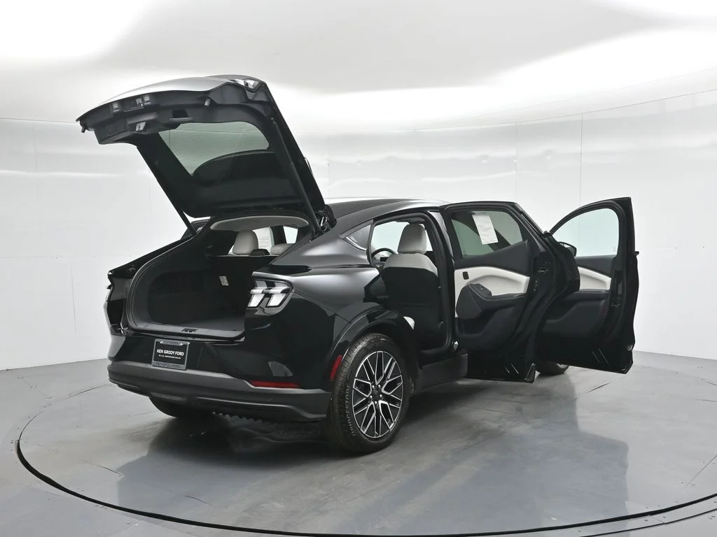 Used 2025 Black Ford Premium image 6