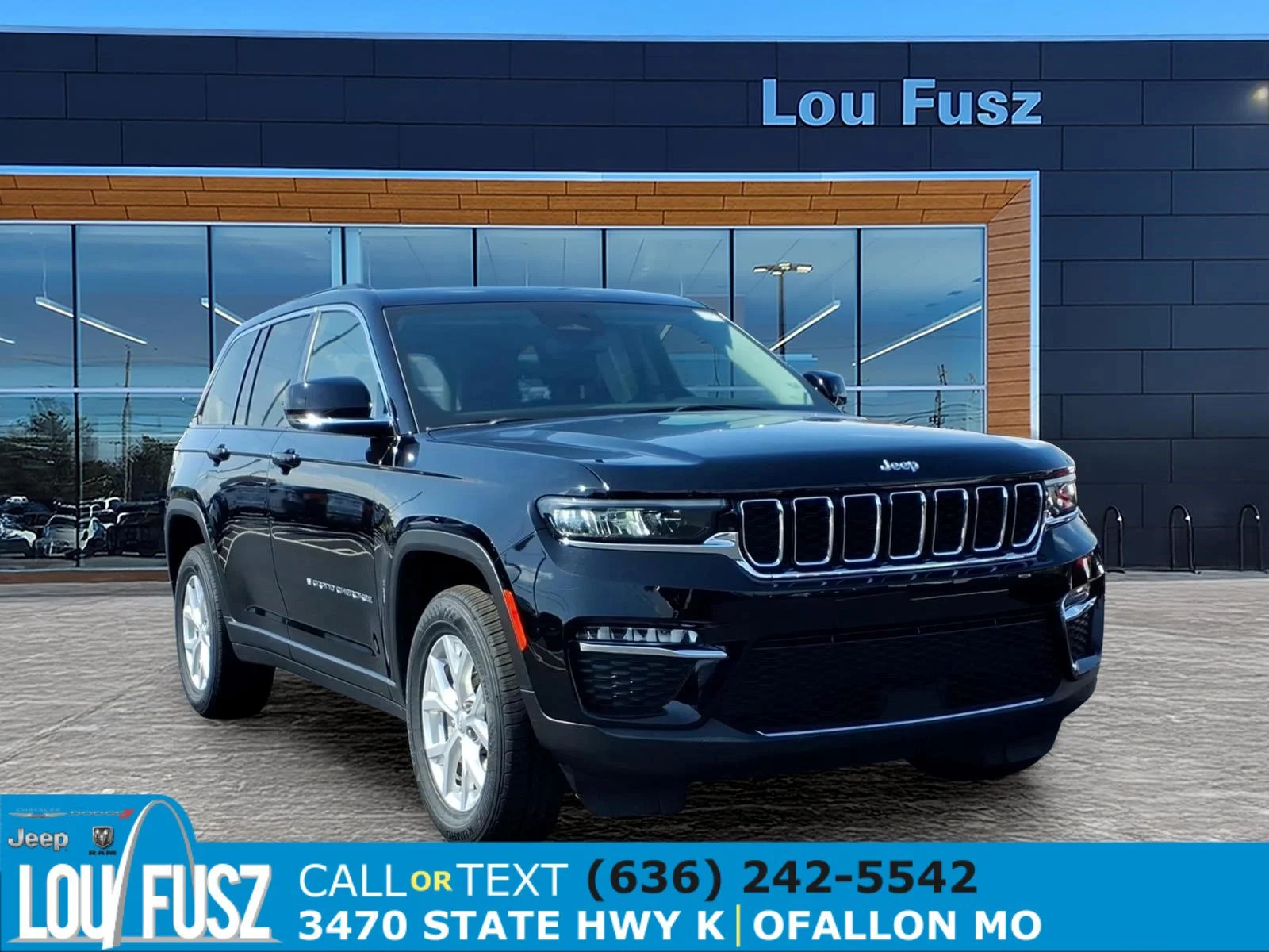 Used 2023 Diamond Black Crystal Pearlcoat Jeep Limited image 1