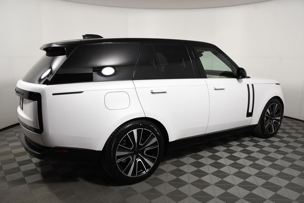 New 2026 Ostuni Pearl W Land Rover SE image 7