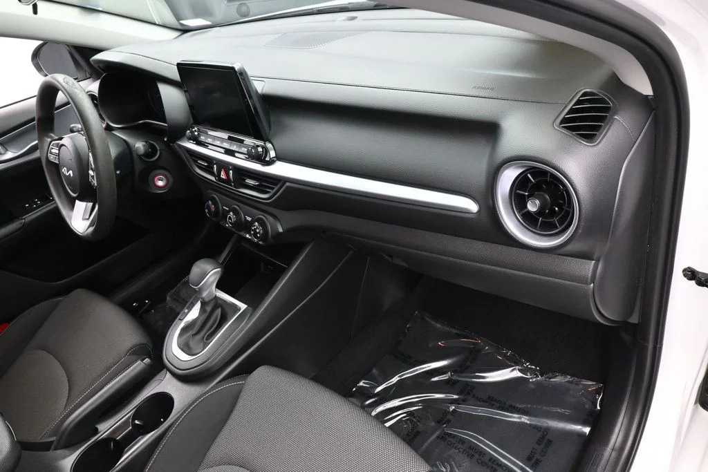 Used 2023 Snow White Pearl Kia LXS image 37
