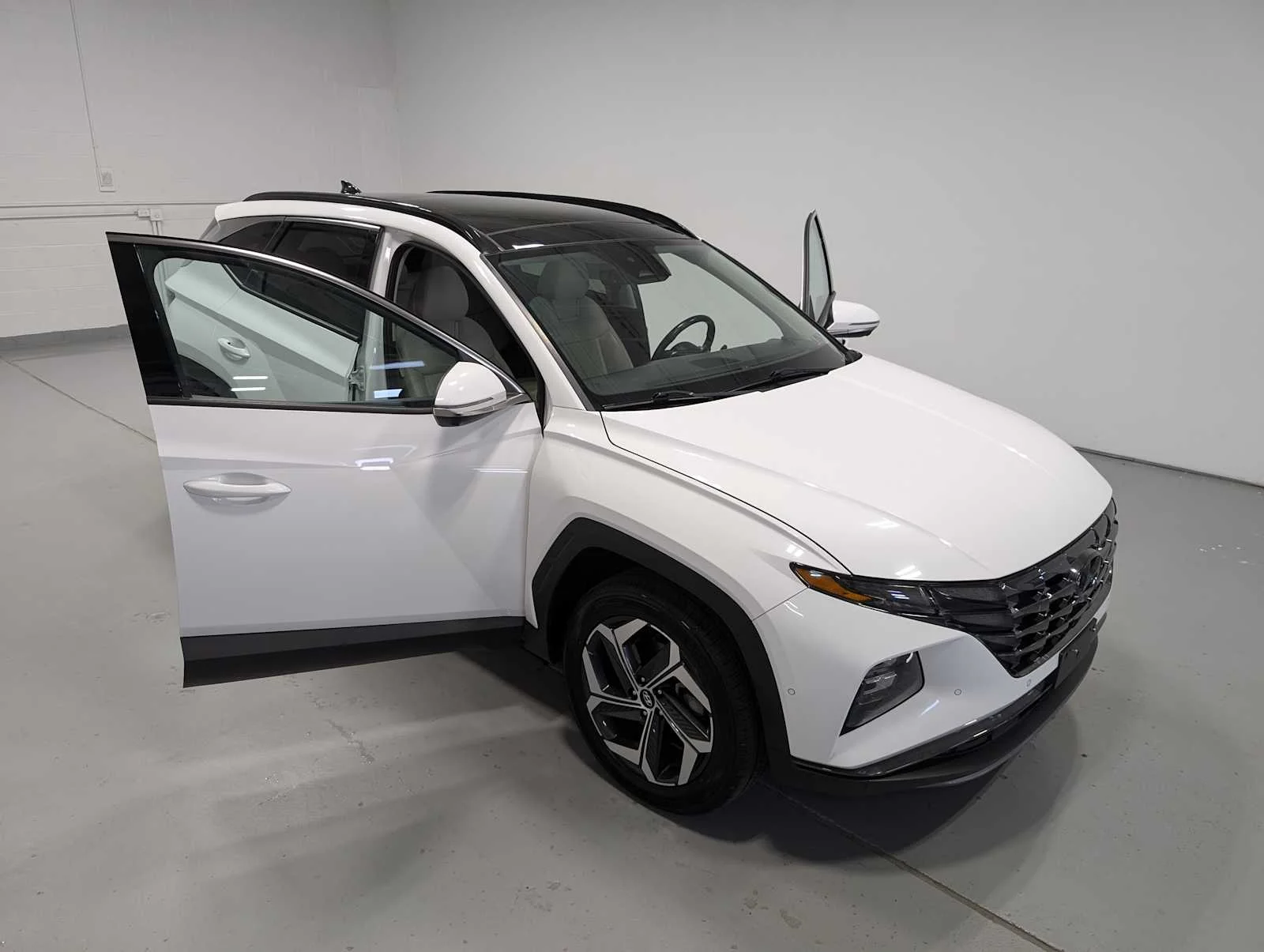 Used 2023 Serenity White Pearl Hyundai Limited image 16