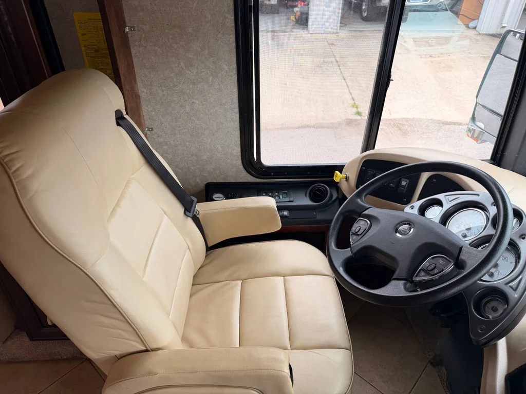 Used 2010 Black Fleetwood 42T image 20
