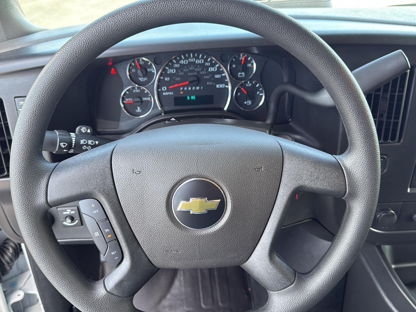 2025 Chevrolet Express Cargo Work Van - Photo 15