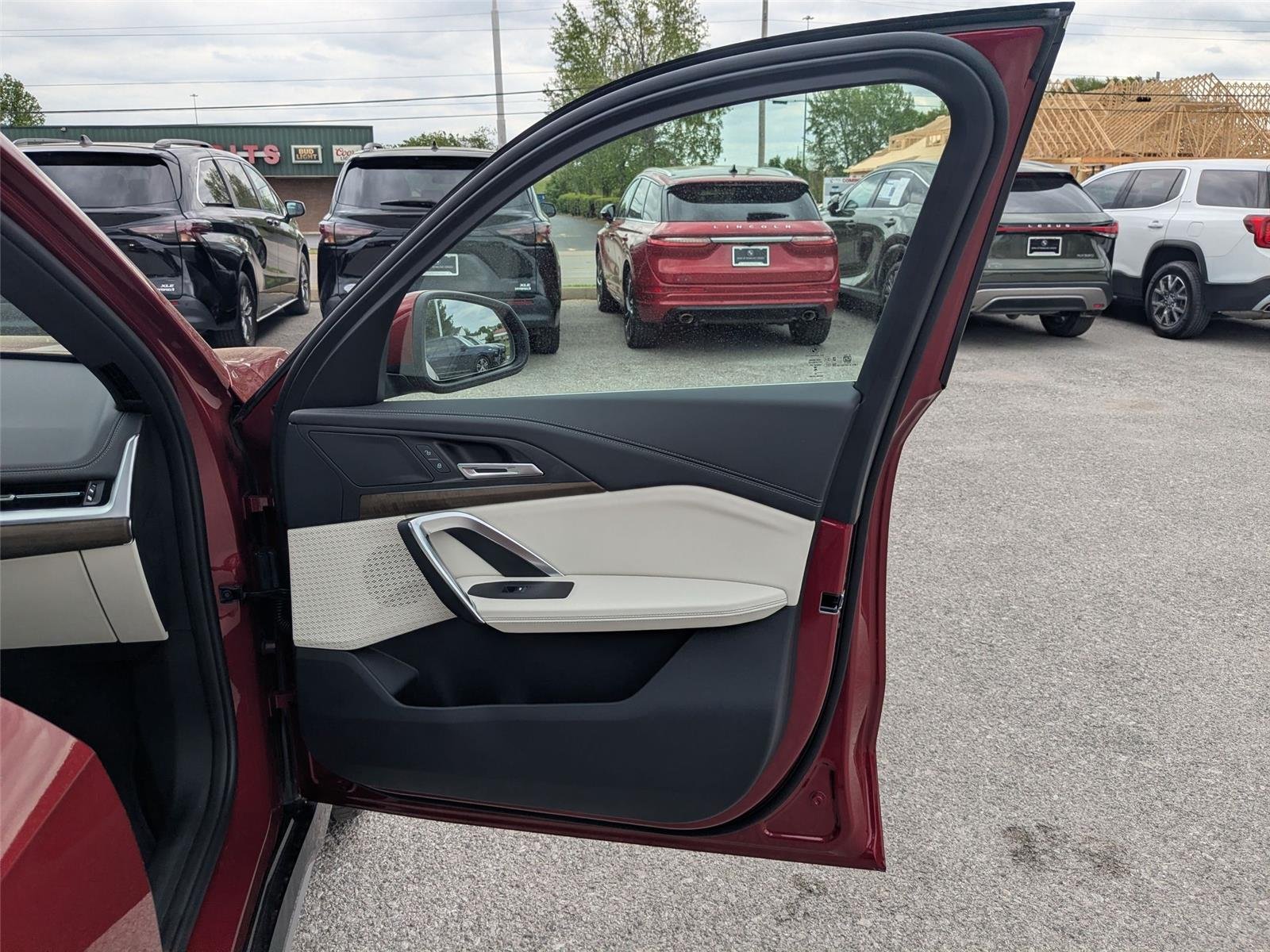 New 2026 Vegas Red Metallic BMW xDrive28i image 32