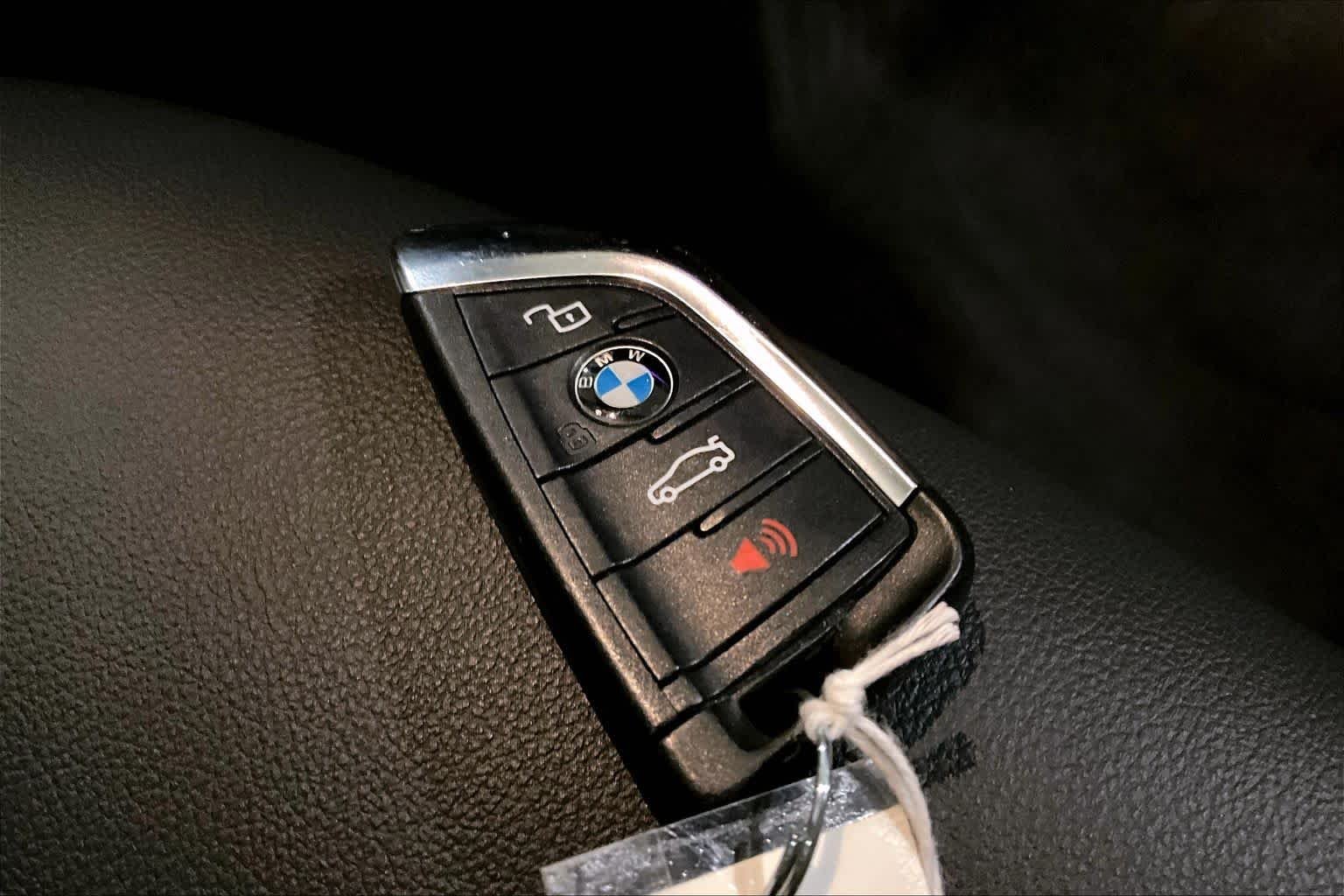 Used 2022 Dark Graphite Metallic BMW xDrive30i image 14
