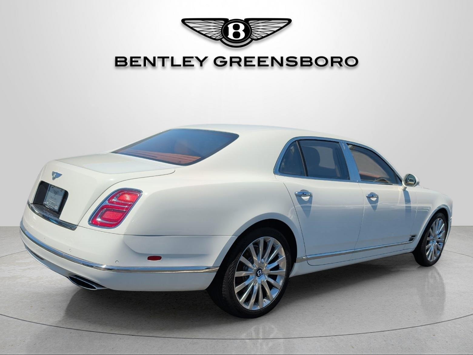 Used 2017 Glacier White Bentley Base image 14