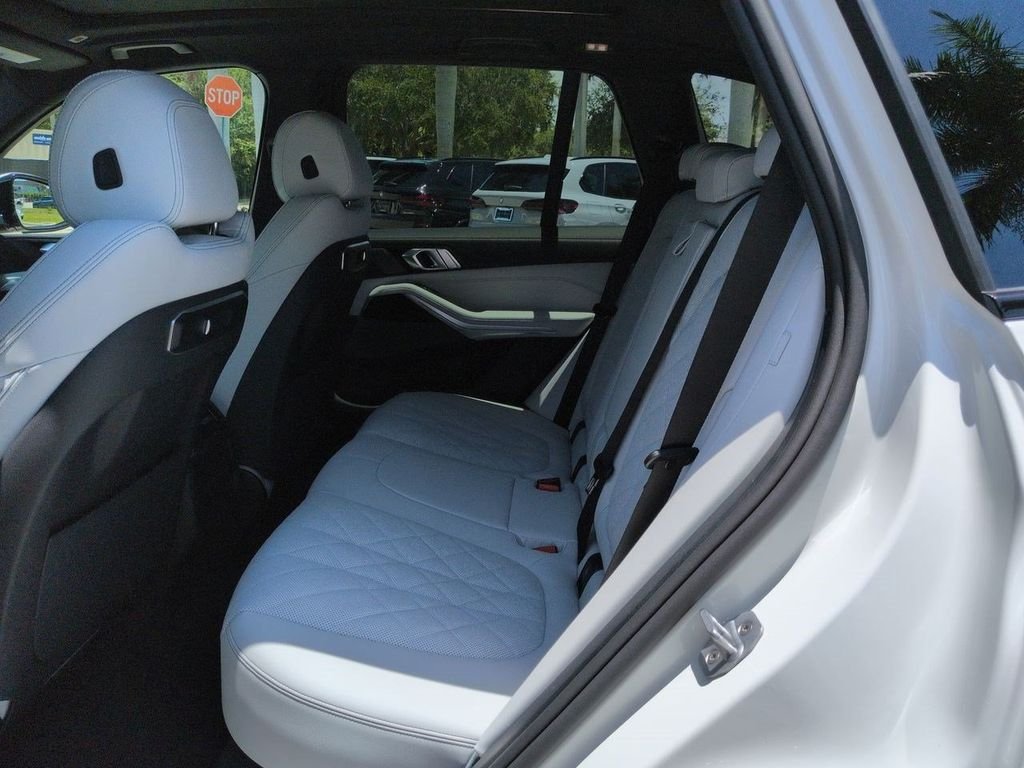 New 2026 Alpine White BMW xDrive40i image 14
