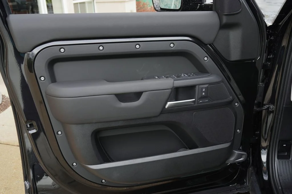 New 2026 Santorini Black Land Rover S image 11