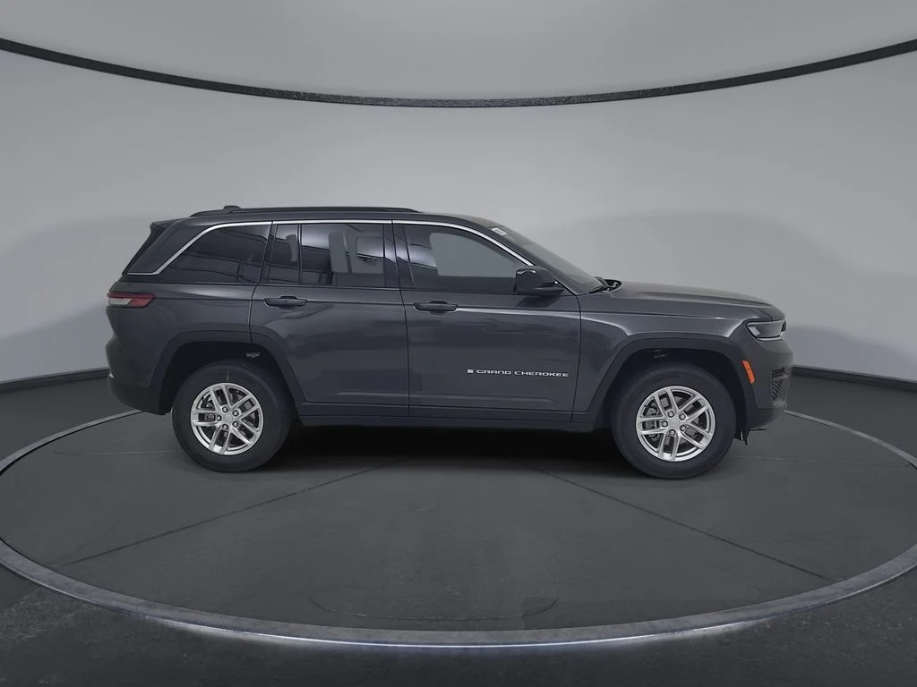 New 2026 Baltic Gray Metallic Clearcoat Jeep Laredo image 17